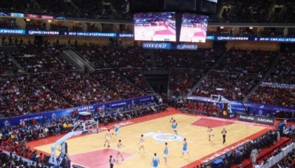  雷恩主场灯光故障，比赛中断半小时重启  