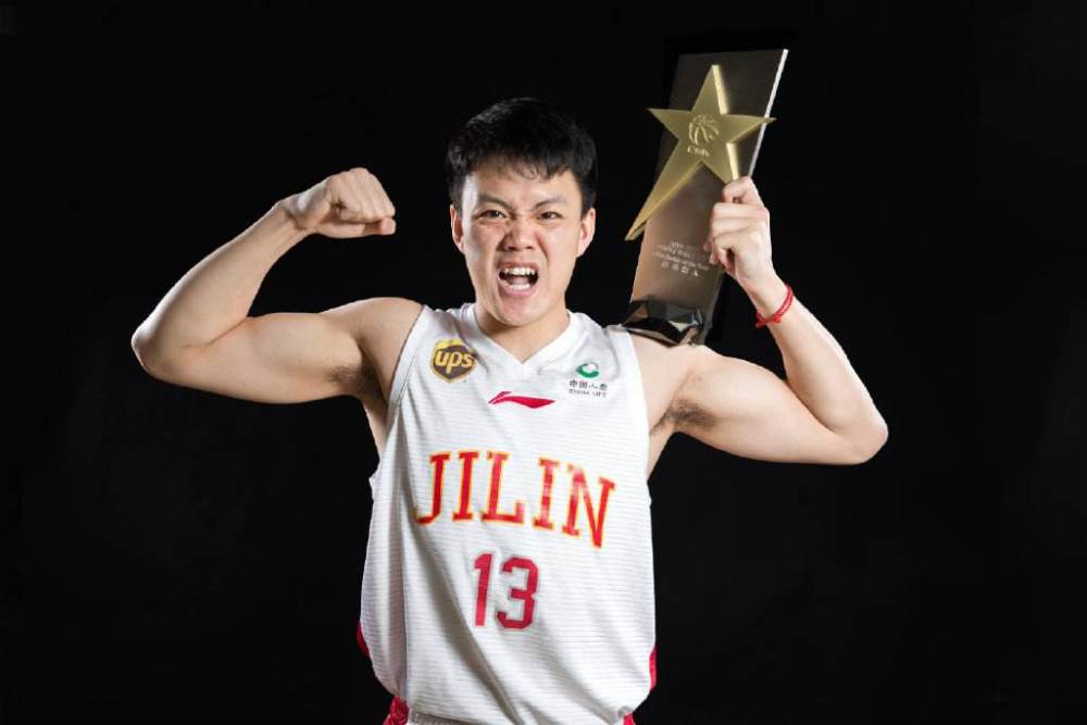  奥格斯堡防守反击犀利，抓住机会一击致命带走胜利