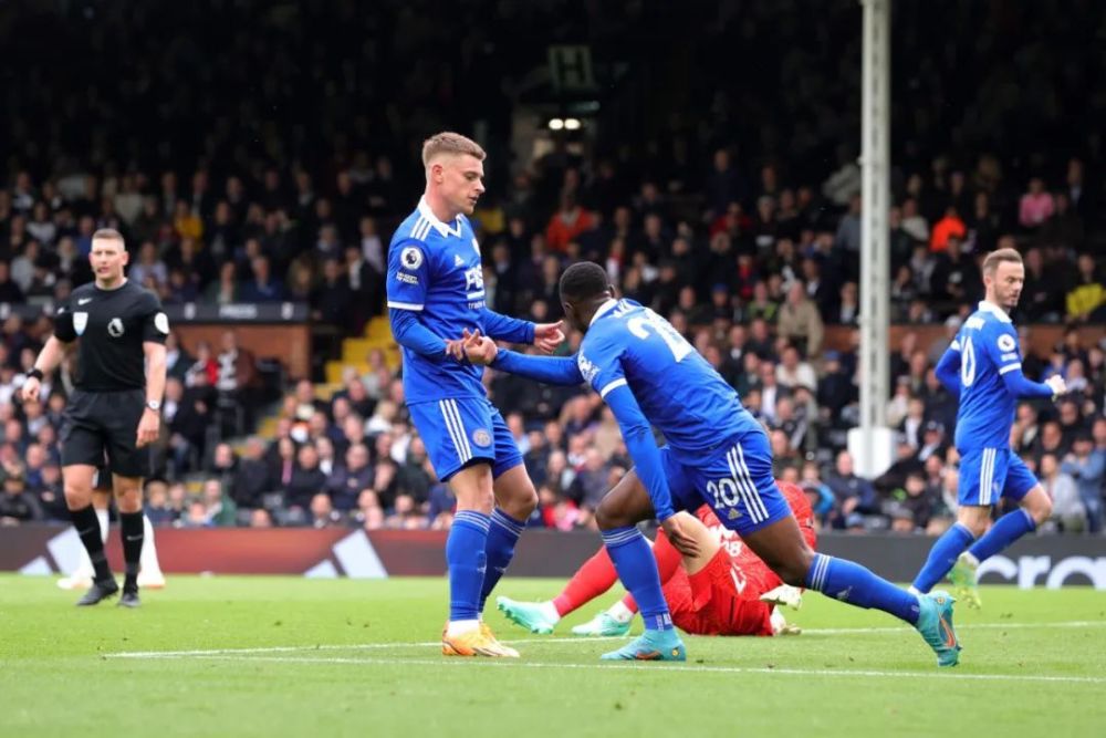  鲍文双响炮西汉姆联主场力克埃弗顿逃离降级区  